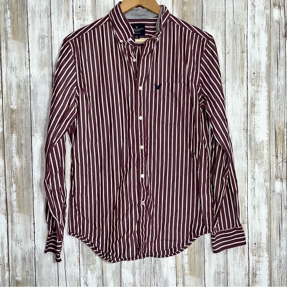 American Eagle Maroon Classic Fit Button Down